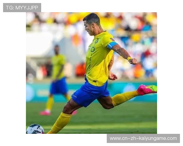 C罗禁区端完成极具力量的扫射：力量与精准的爆发瞬间